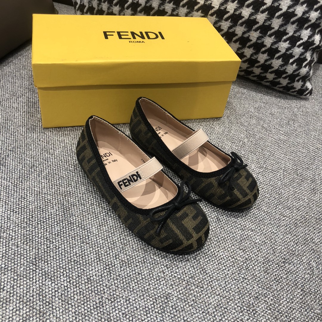 Children's shoes child